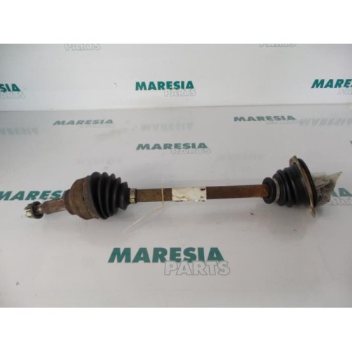 Renault - Trafic - Front drive shaft, left