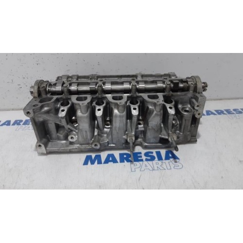 Renault - Megane - Cylinder head