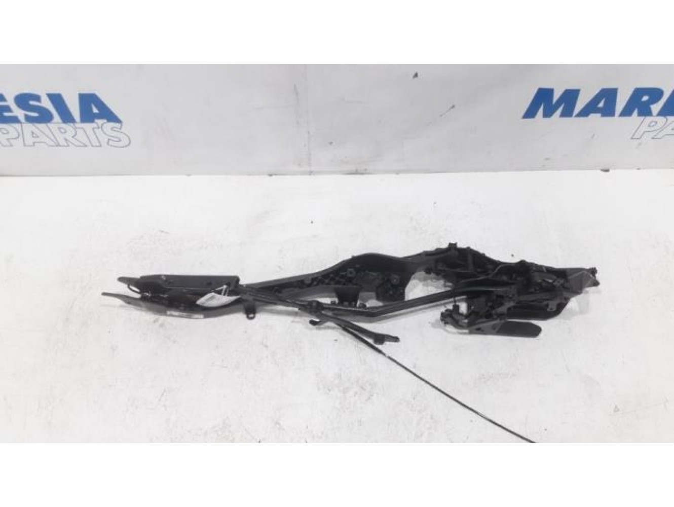 Peugeot - 308 - Convertible top hinge