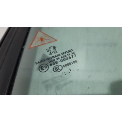 Peugeot - 308 - Vitre 2portes arrière gauche