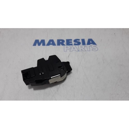 Peugeot - 308 - Tailgate lock mechanism