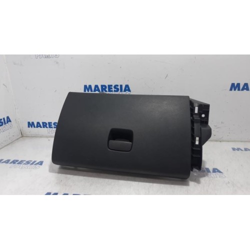 Renault - Trafic - Glovebox