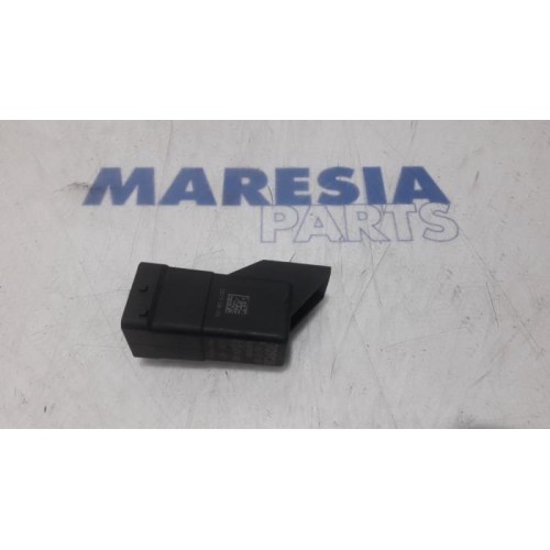 Renault - Trafic - Glow plug relay