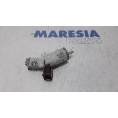 Renault - Trafic - Ignition lock + key
