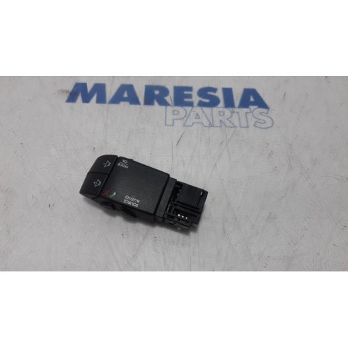 Renault - Trafic - Radio control panel