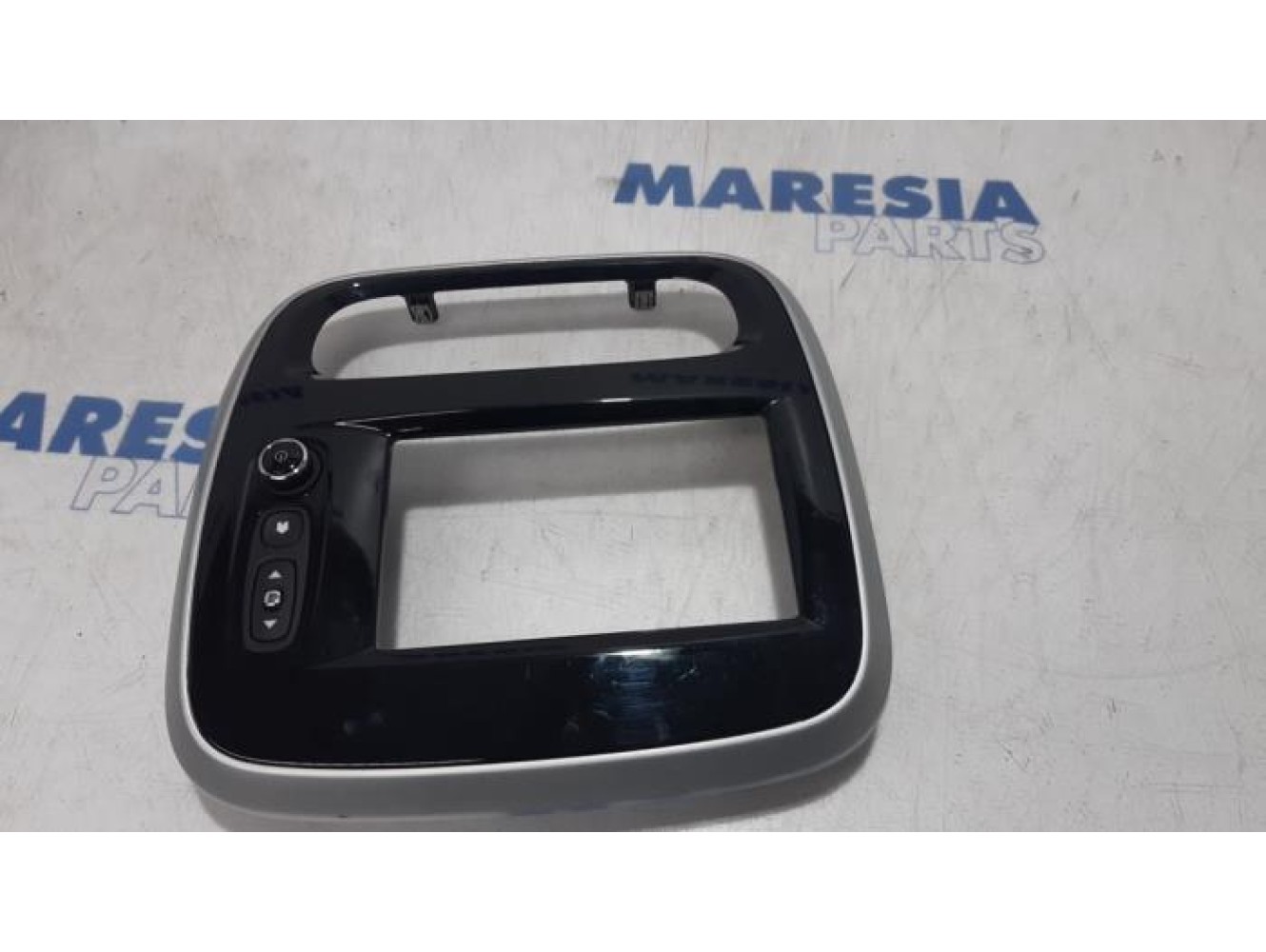 Renault - Trafic - Multi-media control unit