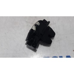 Peugeot - 207 - Tailgate lock mechanism