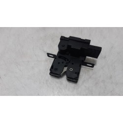 Peugeot - 207 - Tailgate lock mechanism
