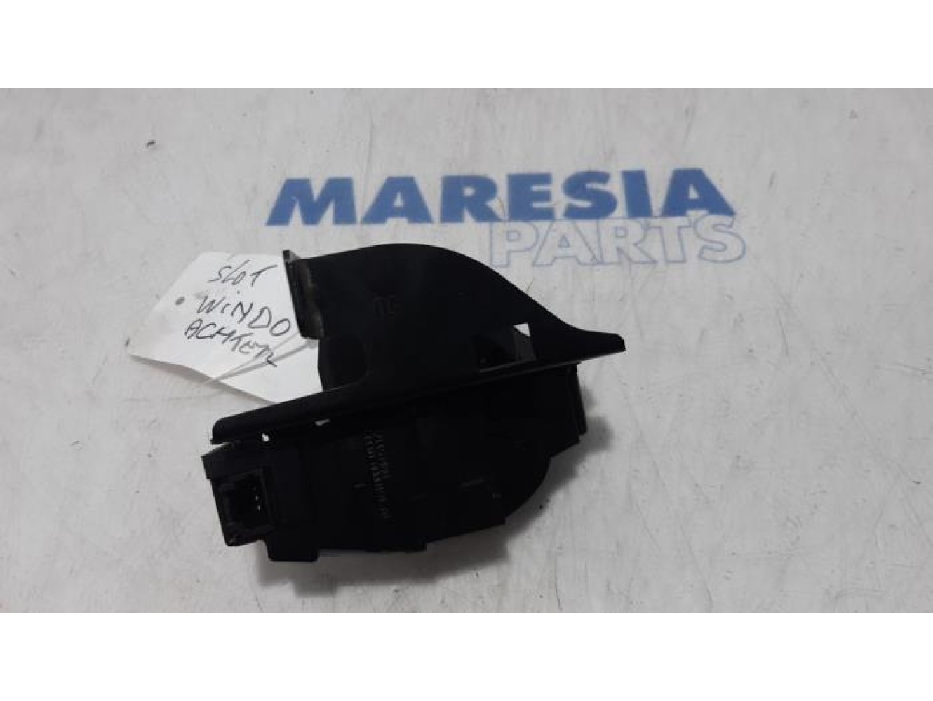 Citroen - Berlingo - Tailgate lock mechanism
