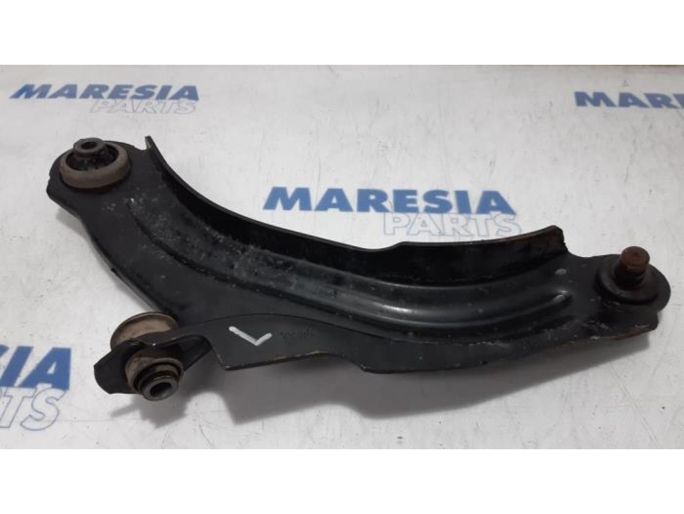 Renault - Clio - Front lower wishbone, left