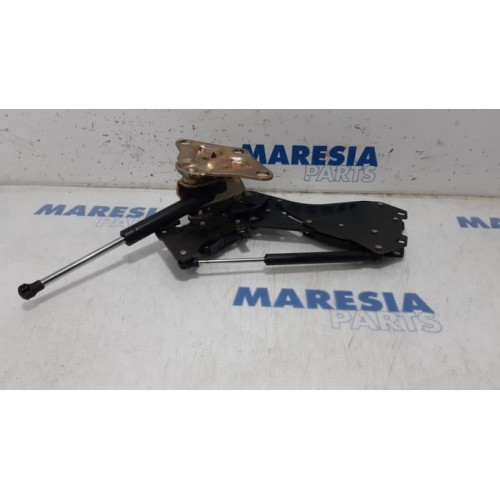 Citroen - Pluriel - Tailgate hinge