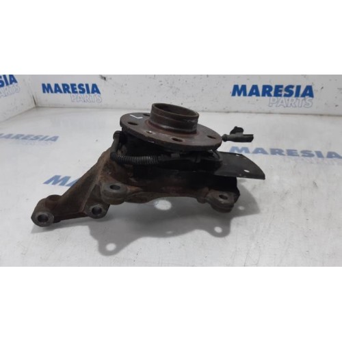 Renault - Trafic - Achsschenkel links vorne