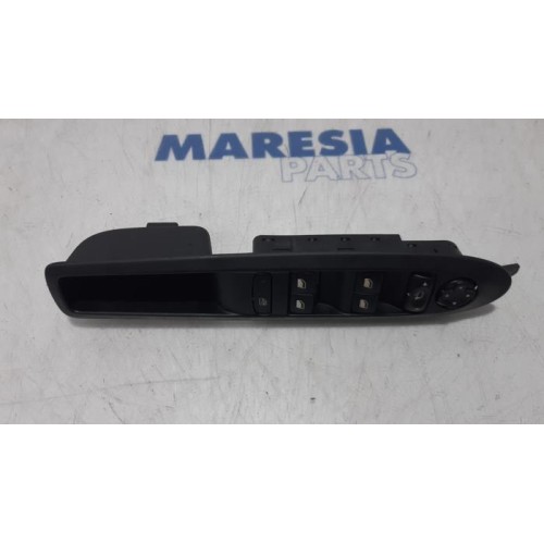 Citroen - C4 - Multi-functional window switch