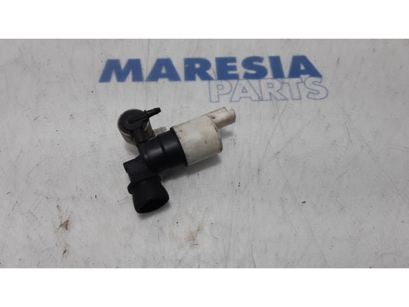 Citroen - C4 - Front windscreen washer jet