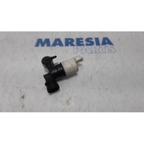 Citroen - C4 - Front windscreen washer jet