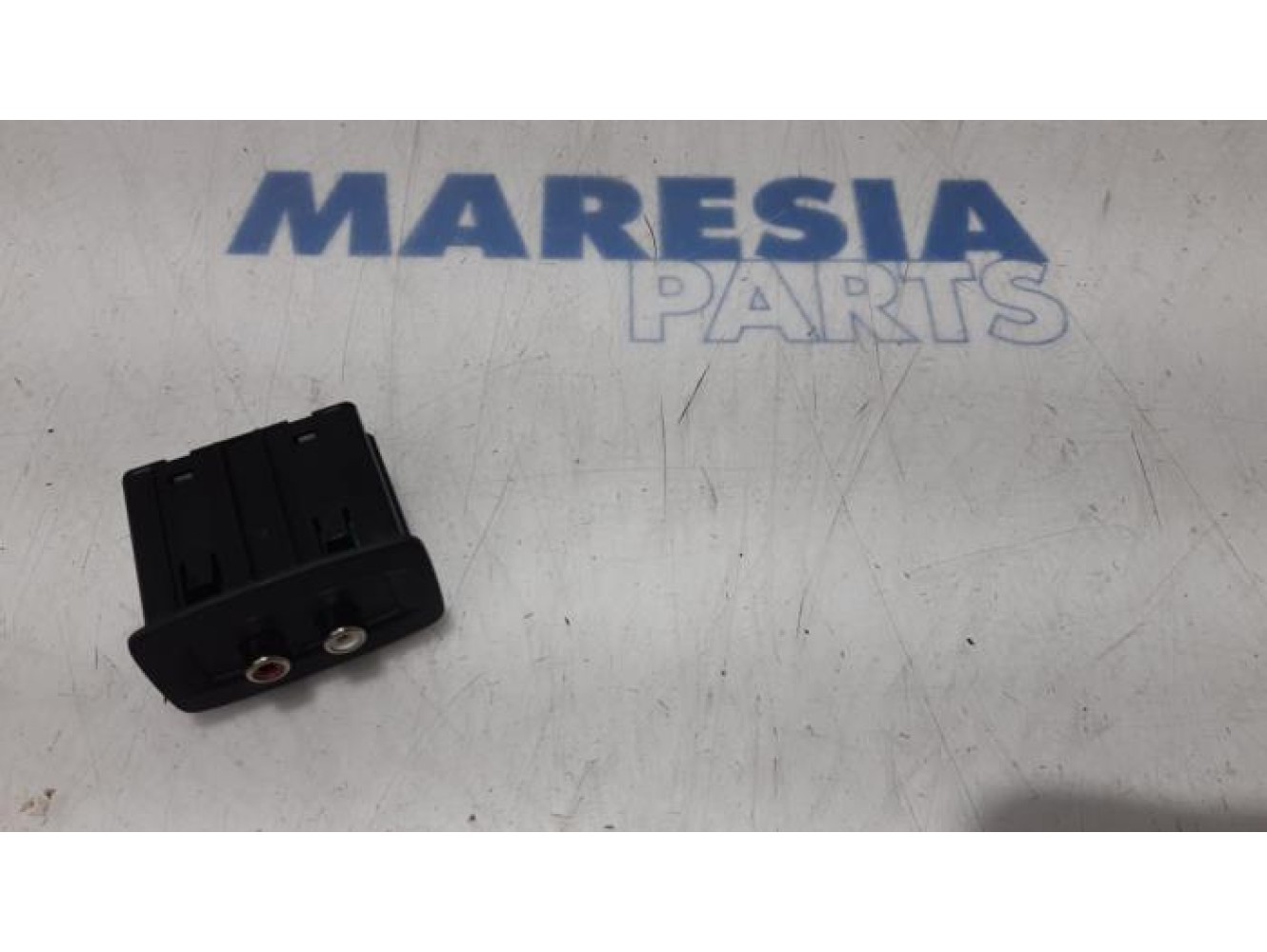 Renault - Trafic - AUX/USB aansluiting