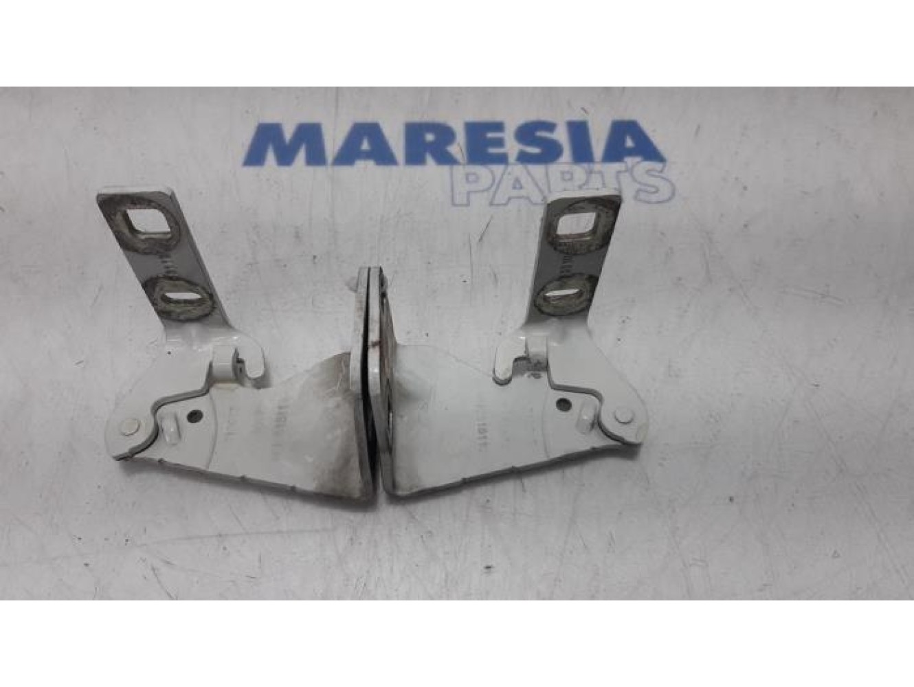 Renault - Trafic - Bonnet Hinge