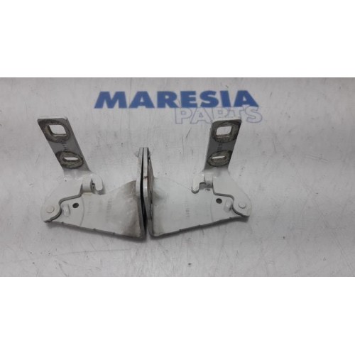 Renault - Trafic - Bonnet Hinge