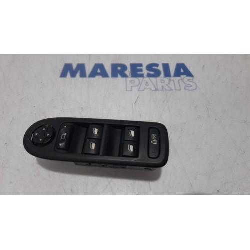 Peugeot - 308 - Multi-functional window switch