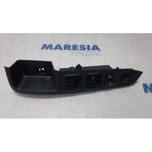Peugeot - 4007 - Multi-functional window switch