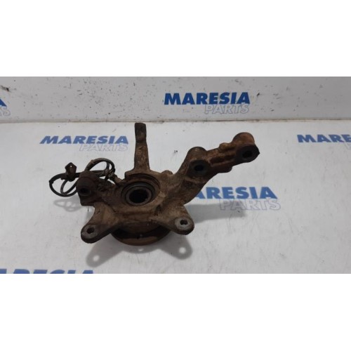 Renault - Kangoo - Fusee links-voor