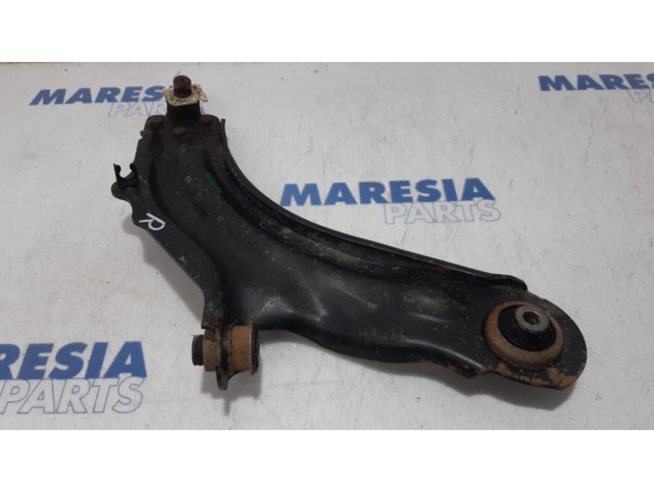 Renault - Kangoo - Front lower wishbone, right