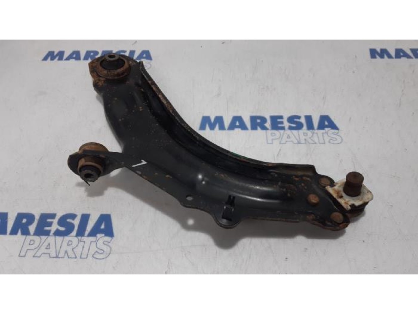 Renault - Kangoo - Front lower wishbone, left