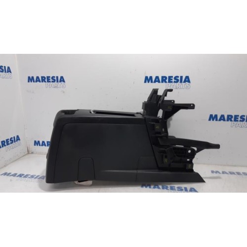 Peugeot - 5008 - Middle console