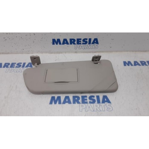Peugeot - 5008 - Sun visor