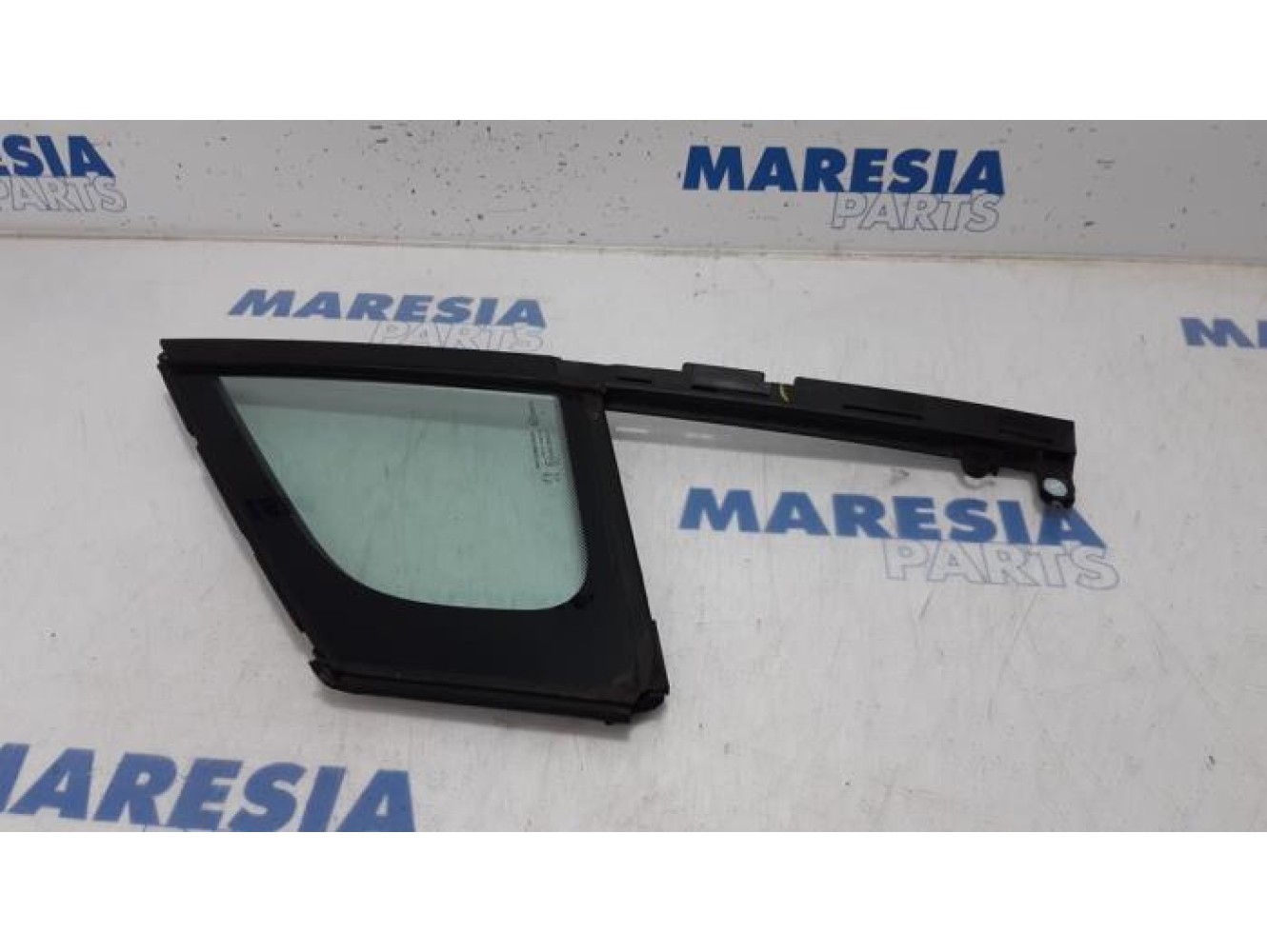 Peugeot - 5008 - Dreieckfenster links vorne