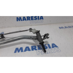 Peugeot - 208 - Wiper mechanism