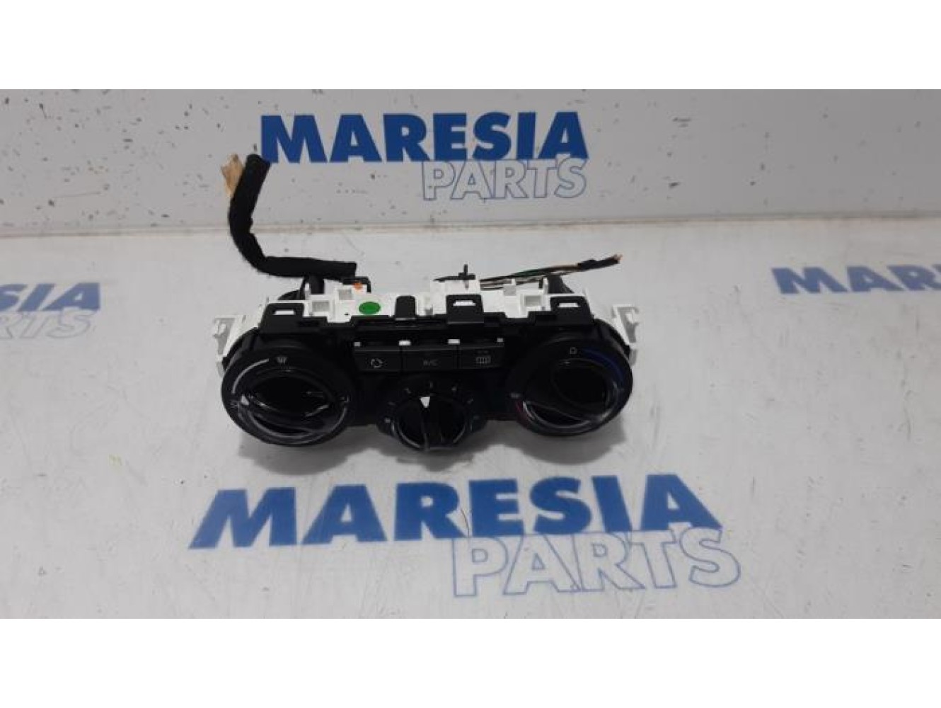 Peugeot - 208 - Heater control panel