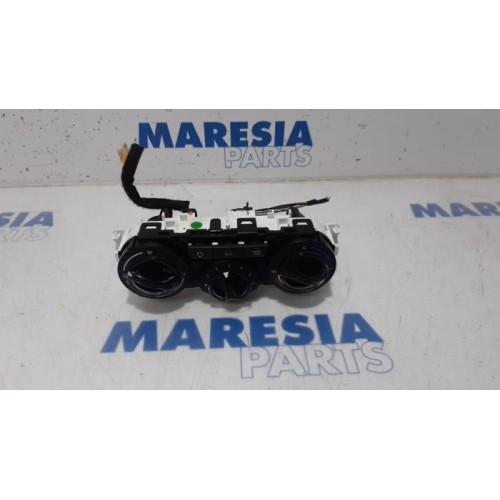 Peugeot - 208 - Panneau de commandes chauffage