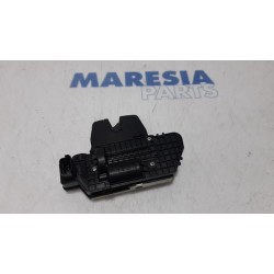 Peugeot - 208 - Tailgate lock mechanism