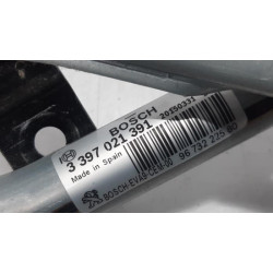 Peugeot - 208 - Wiper mechanism
