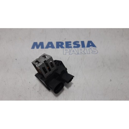Peugeot - 208 - Cooling fan resistor