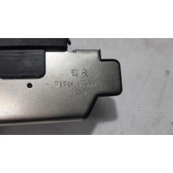 Peugeot - 208 - Tailgate lock mechanism