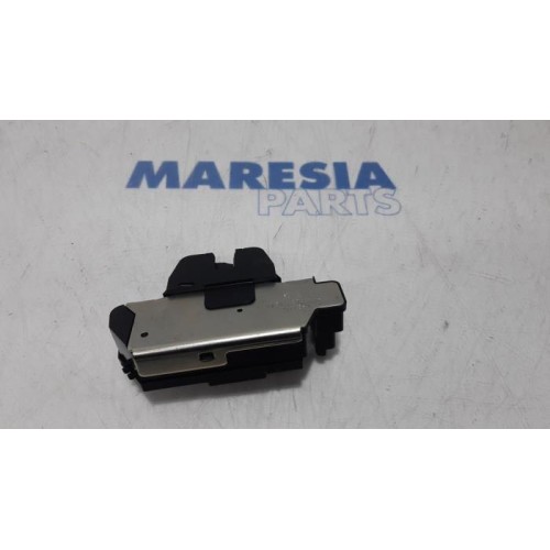 Peugeot - 208 - Tailgate lock mechanism