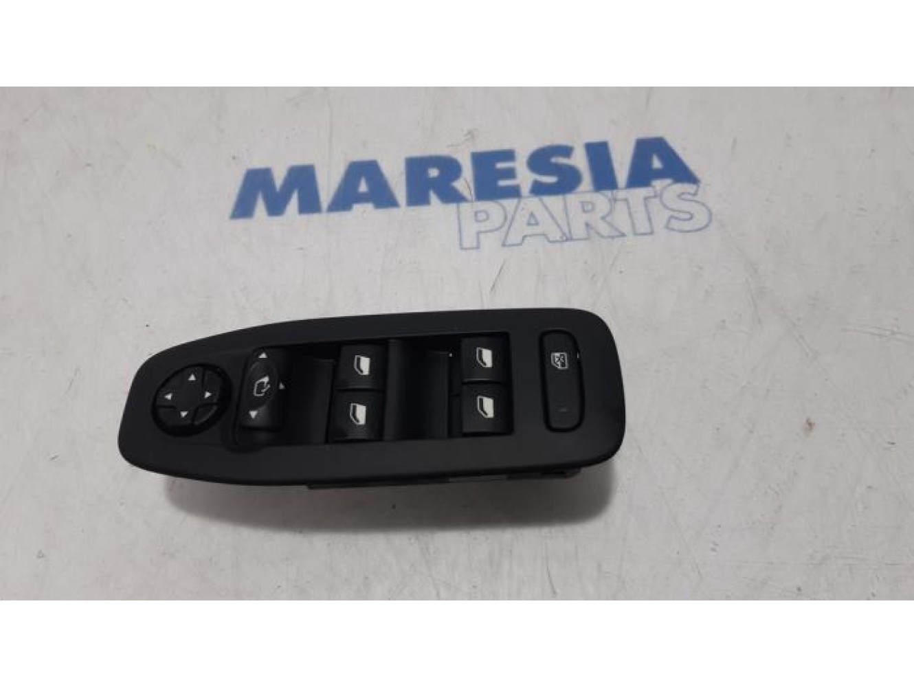 Peugeot - 208 - Multi-functional window switch