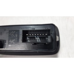 Peugeot - 208 - Multi-functional window switch