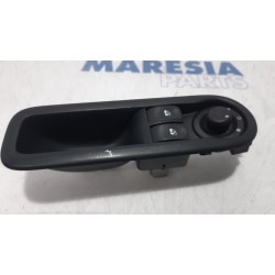 Renault - Clio - Multi-functional window switch