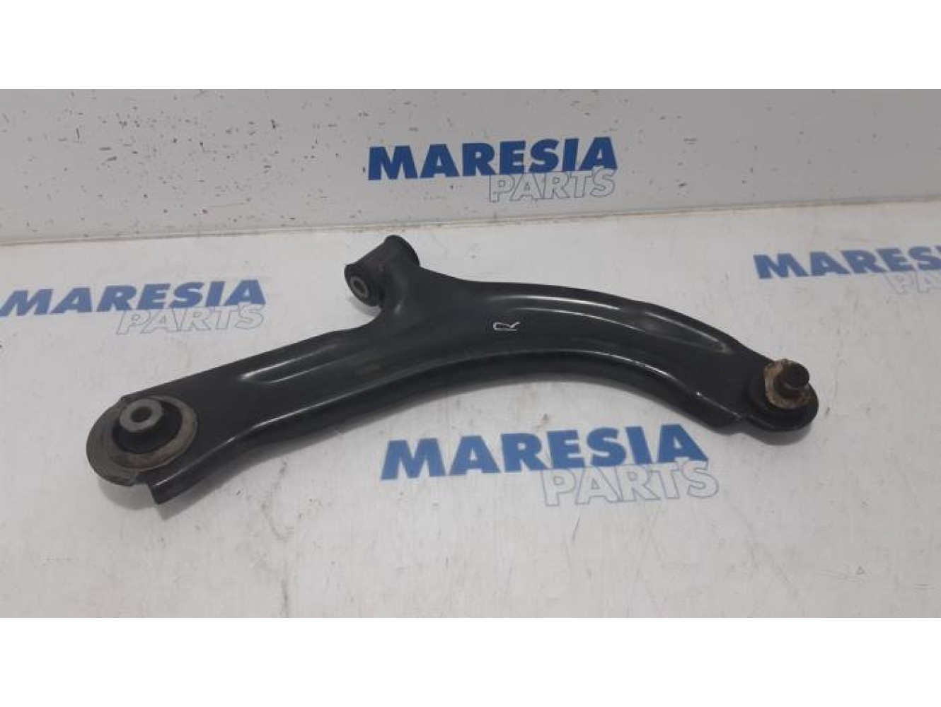 Renault - Clio - Front lower wishbone, right
