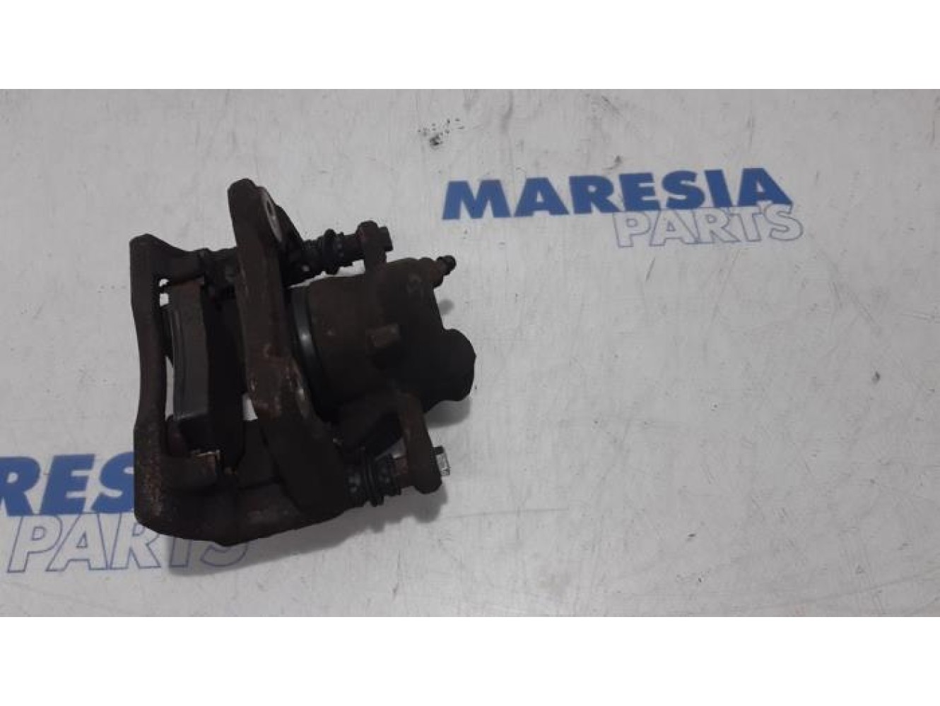 Renault - Clio - Front brake calliper, left