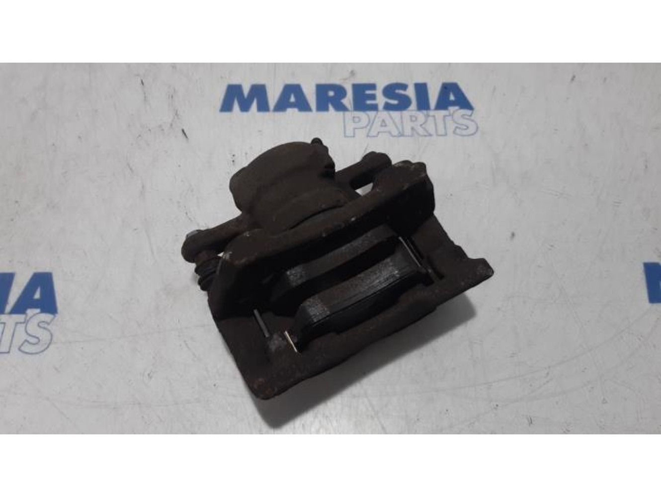 Renault - Clio - Front brake calliper, right