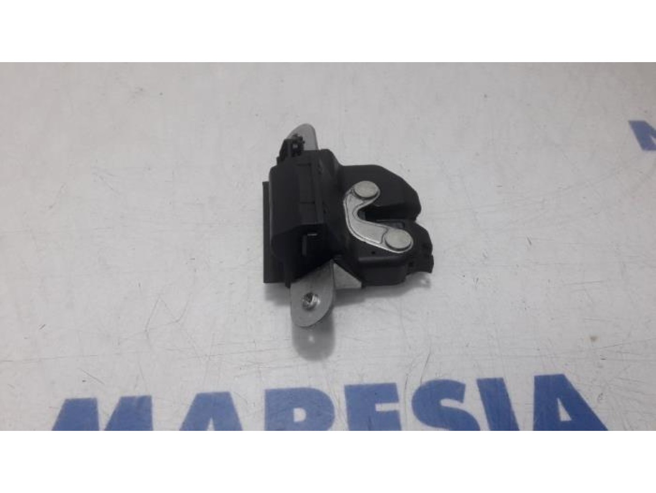 Fiat - 500 - Tailgate lock mechanism