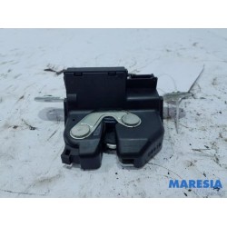Fiat - 500 - Tailgate lock mechanism