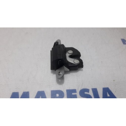 Fiat - 500 - Tailgate lock mechanism