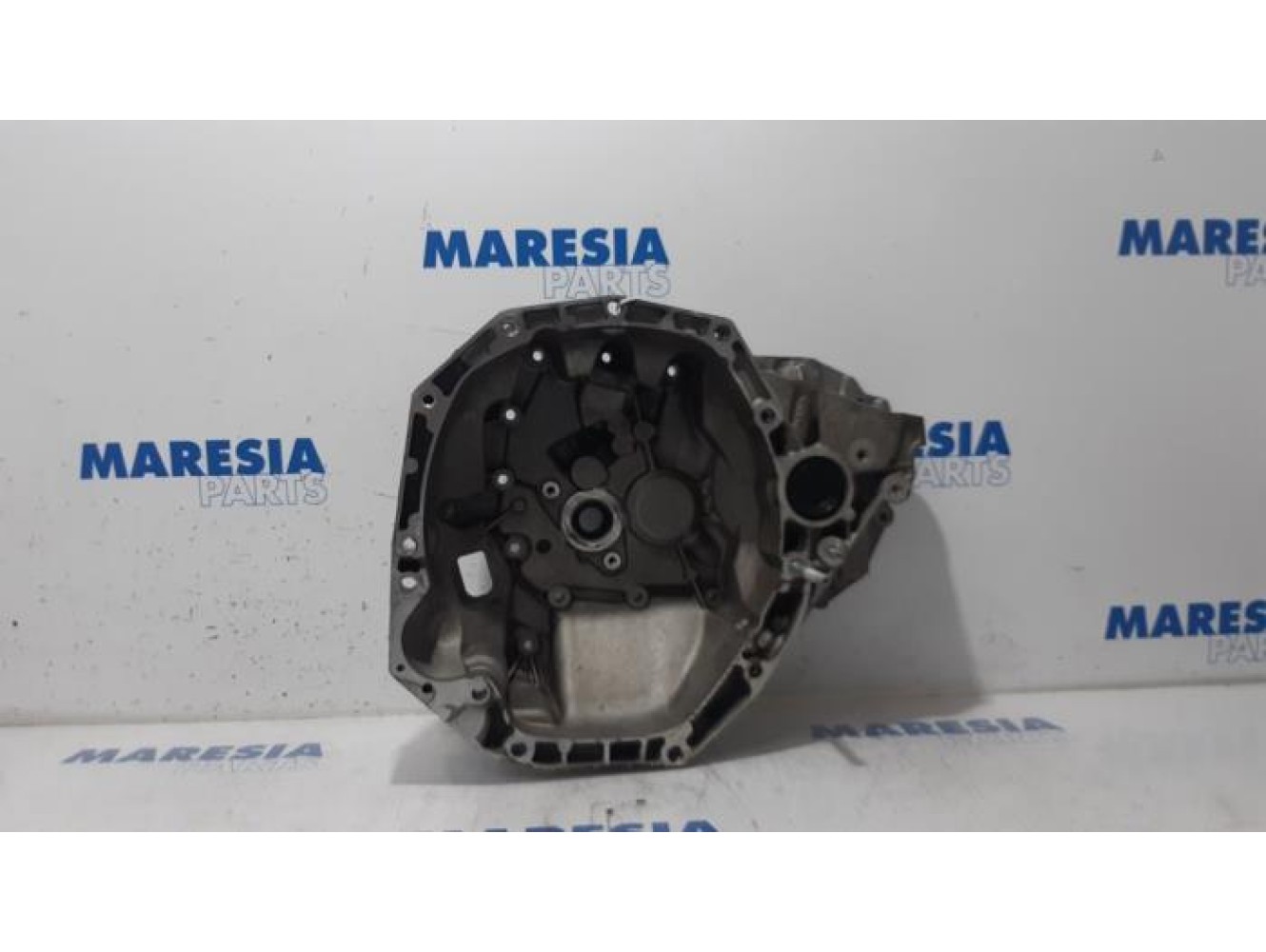 Renault - Clio - Gearbox casing