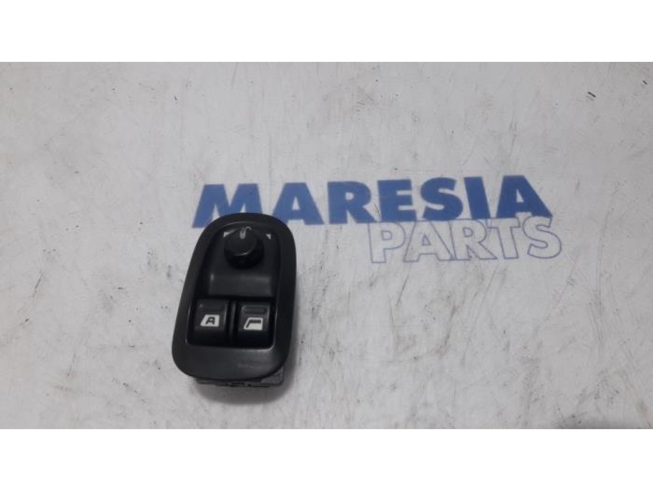 Peugeot - 206 - Multi-functional window switch