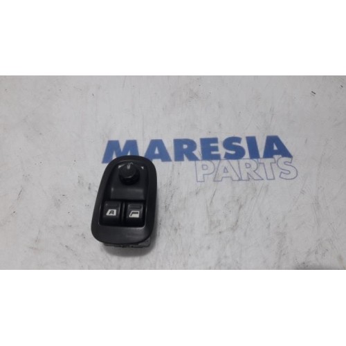 Peugeot - 206 - Multi-functional window switch